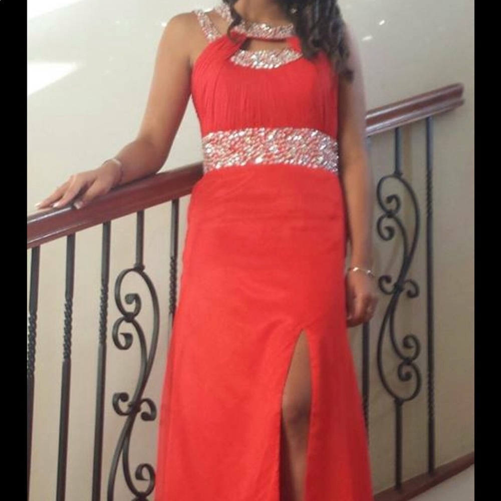 RED PROM DRESS - Picture 3 of 3